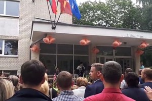 Tėvai pasipiktinę: Rugsėjo 1-osios šventėje - direktorės šokis pagal „Despacito“