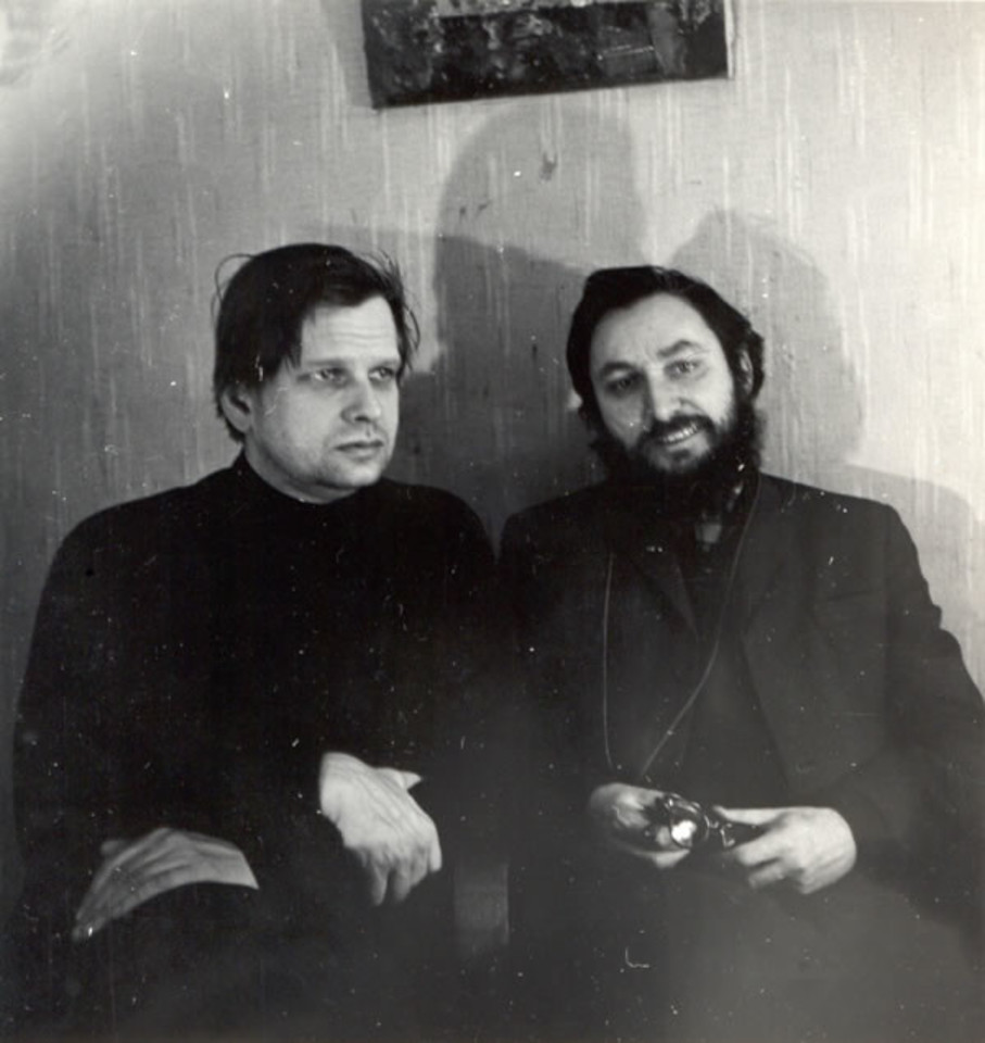 Tomas Venclova su Michailu Milčiku  Leningrade prieš pat išvykstant gyventi į užsienį 1977 m. žiemą (fotografija  iš R. ir E. Katilių archyvo).<br>Venclovų namų-muziejaus archyvo nuotr.