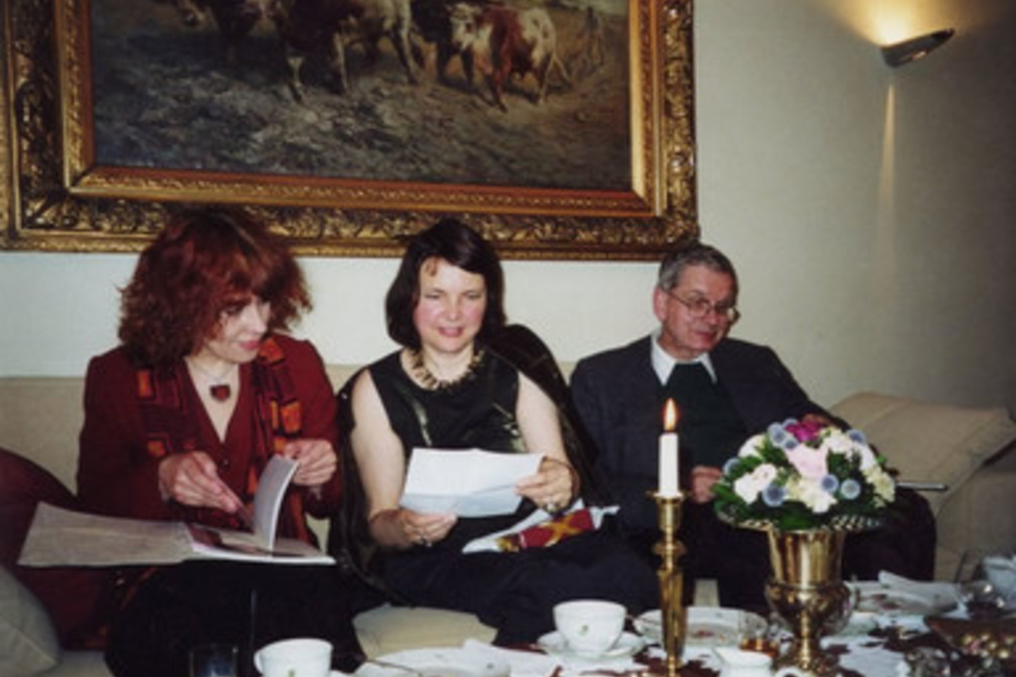 Jurga Ivanauskaitė, Tatjana Venclova ir Tomas Venclova 2003 m. birželį Austrijos  ambasadoje Vilniuje.<br>Venclovų namų-muziejaus archyvo nuotr.