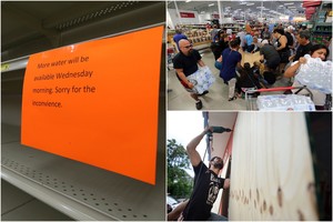 Artinantis vienam galingiausių uraganų – paniškas vandens ir faneros pirkimas