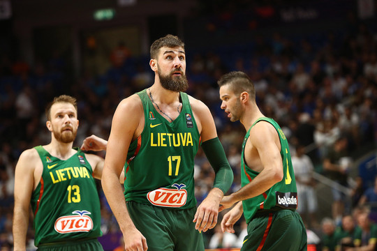 Trečiadienio penketas. Dominuojantis J.Valančiūnas, buvęs LKL žaidėjas ir skausmą įveikęs ukrainietis