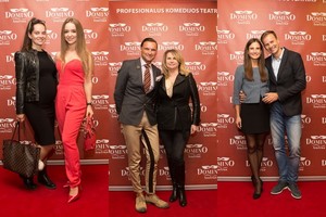 Komedijos teatro premjeroje – ir besilaukianti Nerijaus Juškos žmona