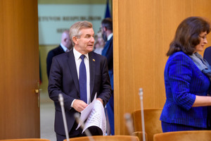 Pasiūlė, kaip bausti posėdžius praleidžiančius Seimo narius