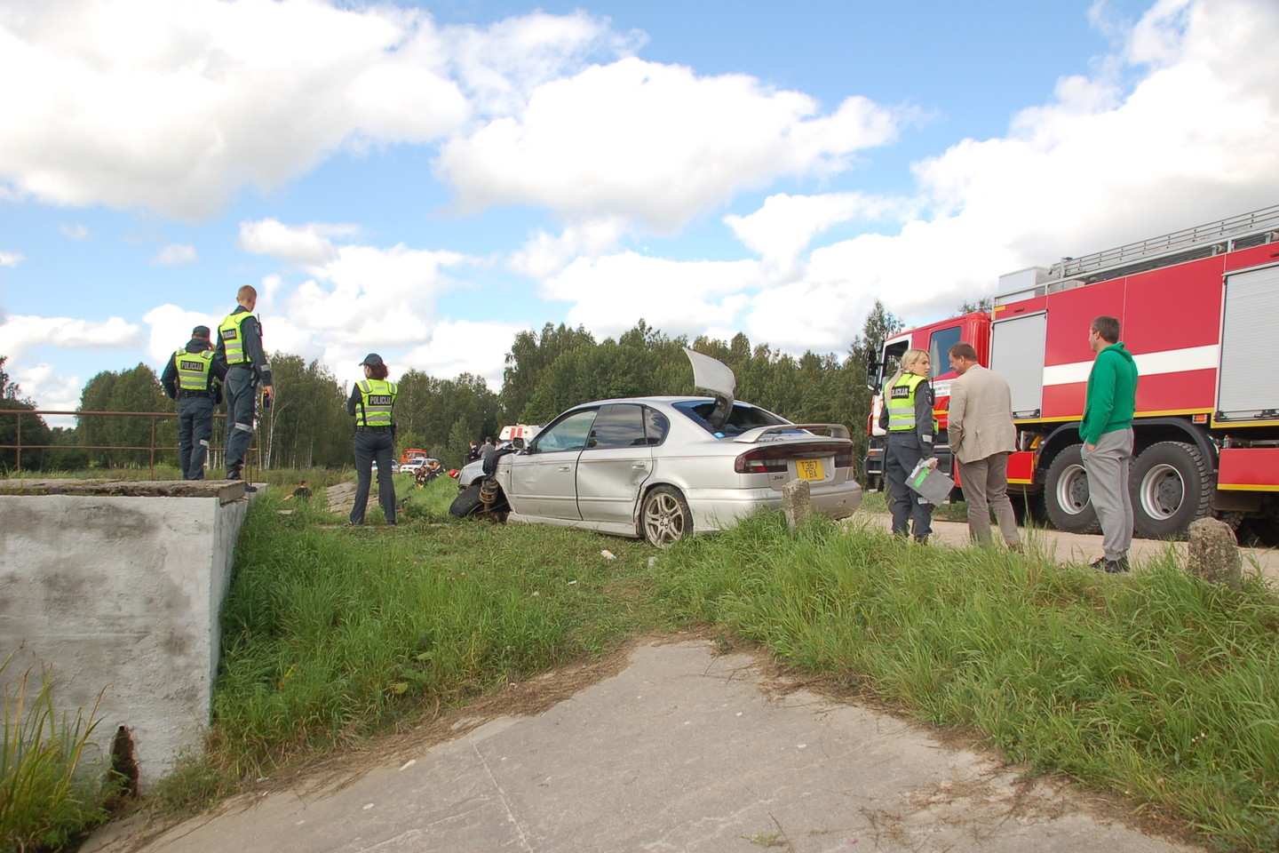 Plungės r. tvenkinyje nuskendo „Subaru“, mašinoje rastas žuvęs vyras.