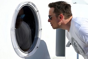 „Tesla“ vadovas Elonas Muskas pasakė, kokią klaidą daro daugybė darbdavių