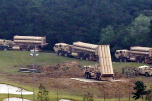 Pietų Korėja ir JAV baigė priešraketinės gynybos sistemos dislokavimą, papiktindamos Kiniją