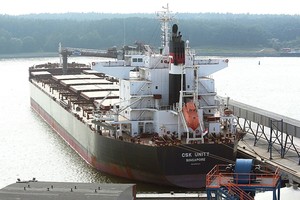 Klaipėdos uosto bendrovės užverstos grūdais