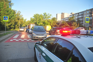 Vilniuje perėjoje partrenktas į darželį motinos vestas 5 metų berniukas