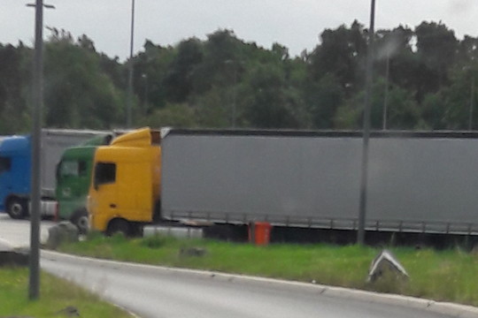 Vokietijoje paliktas vilkikas iš Lietuvos sukėlė nerimą: kas čia įvyko?