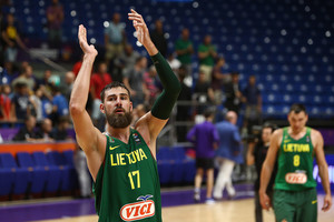 Jonas Valančiūnas graikų žurnalistams priminė, kad jie turi Antetokounmpo 