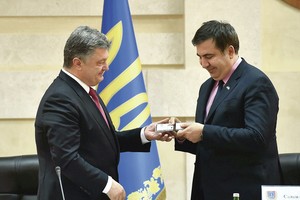 Sutiko lyg draugą, o išstūmė lyg priešą: koks likimas laukia Michailo Saakašvilio?