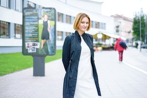 Žinomo režisieriaus žmona darbo ieško originaliu būdu - jau sulaukė pasiūlymų