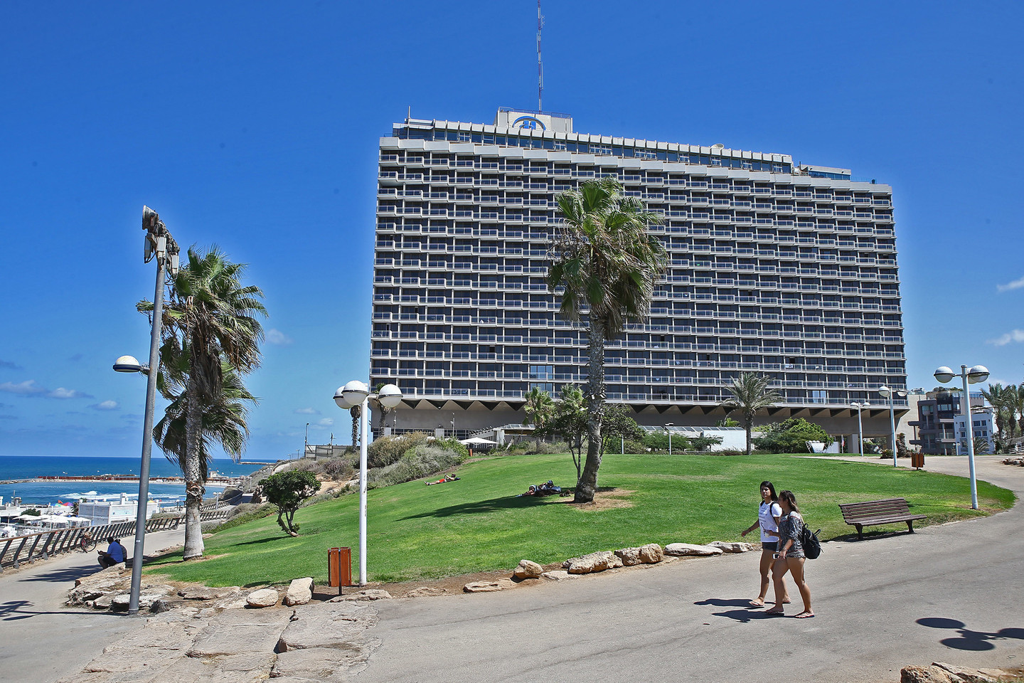  „Hilton” viešbutyje ne tik D.Motiejūnas, bet ir Izraelio rinktinės žaidėjai pasigedo turto.<br> G.Šiupario nuotr.