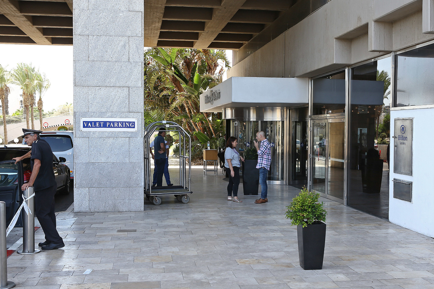  „Hilton” viešbutyje ne tik D.Motiejūnas, bet ir Izraelio rinktinės žaidėjai pasigedo turto.<br> G.Šiupario nuotr.