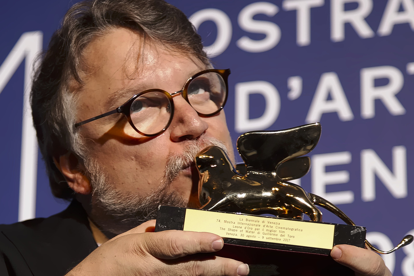 G.del Toro Venecijoje pelnė Auksinį liūtą.<br>AP nuotr.