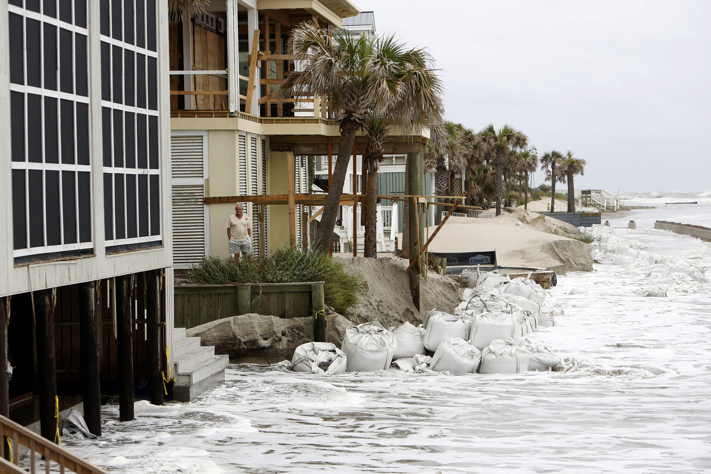 „Irma“ pridarė žalos už maždaug 100 mlrd. JAV dolerių ir buvo vienas brangiausių uraganų istorijoje.<br> AP nuotr.