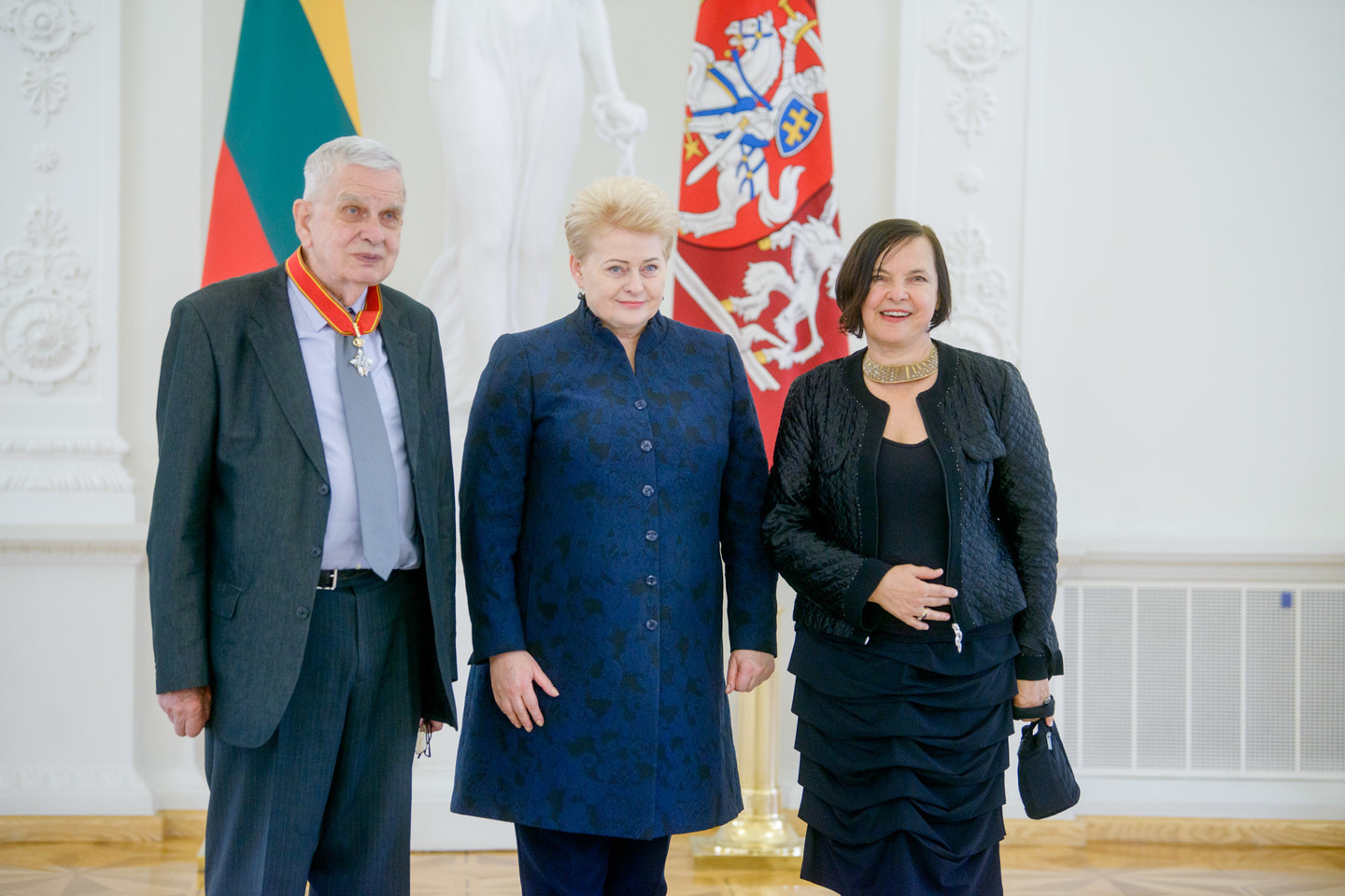 T.Venclovą apdovanojo D.Grybauskaitė.<br>J.Stacevičiaus nuotr.