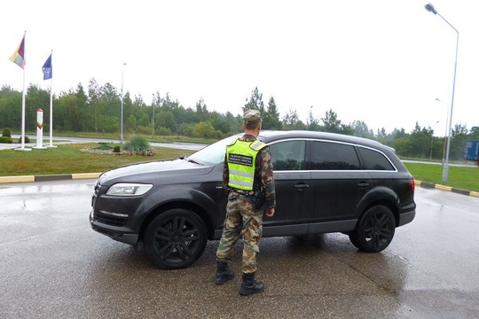 Pasieniečiams įkliuvo nelegaliai savo tautietę gabenęs vietnamietis