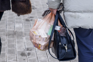 20 metų vaistus geriančią moterį vaistinėje ištiko šokas – ministrui turi vieną klausimą