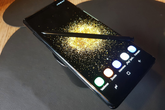 Pirmasis prisilietimas prie „Note 8“: koks jausmas?