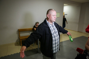 Kaune – realybės šou lyderio teismas dėl 26 paauglių tvirkinimo: šokdavo joms nuogas