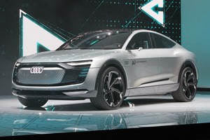 „Audi“ sukūrė įspūdingos galios elektrinį visureigį