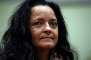 Vokietijoje virtine nužudymų kaltinamos neonacių kuopelės narę prašoma įkalinti iki gyvos galvos