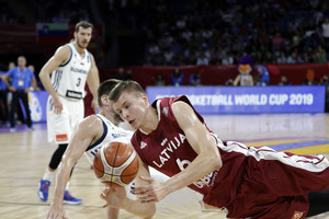 Latvijos svajonę žaisti „Eurobasket 2017“ pusfinalyje į šipulius sudaužė slovėnas Luka Dončičius