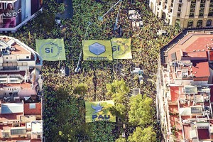 Milijonas nepriklausomybės ištroškusių katalonų drebino Barselonos gatves