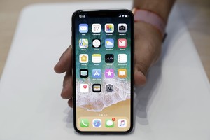 Paskelbta, kada Lietuvoje bus pradėta prekiauti „iPhone 8“ ir „iPhone X“