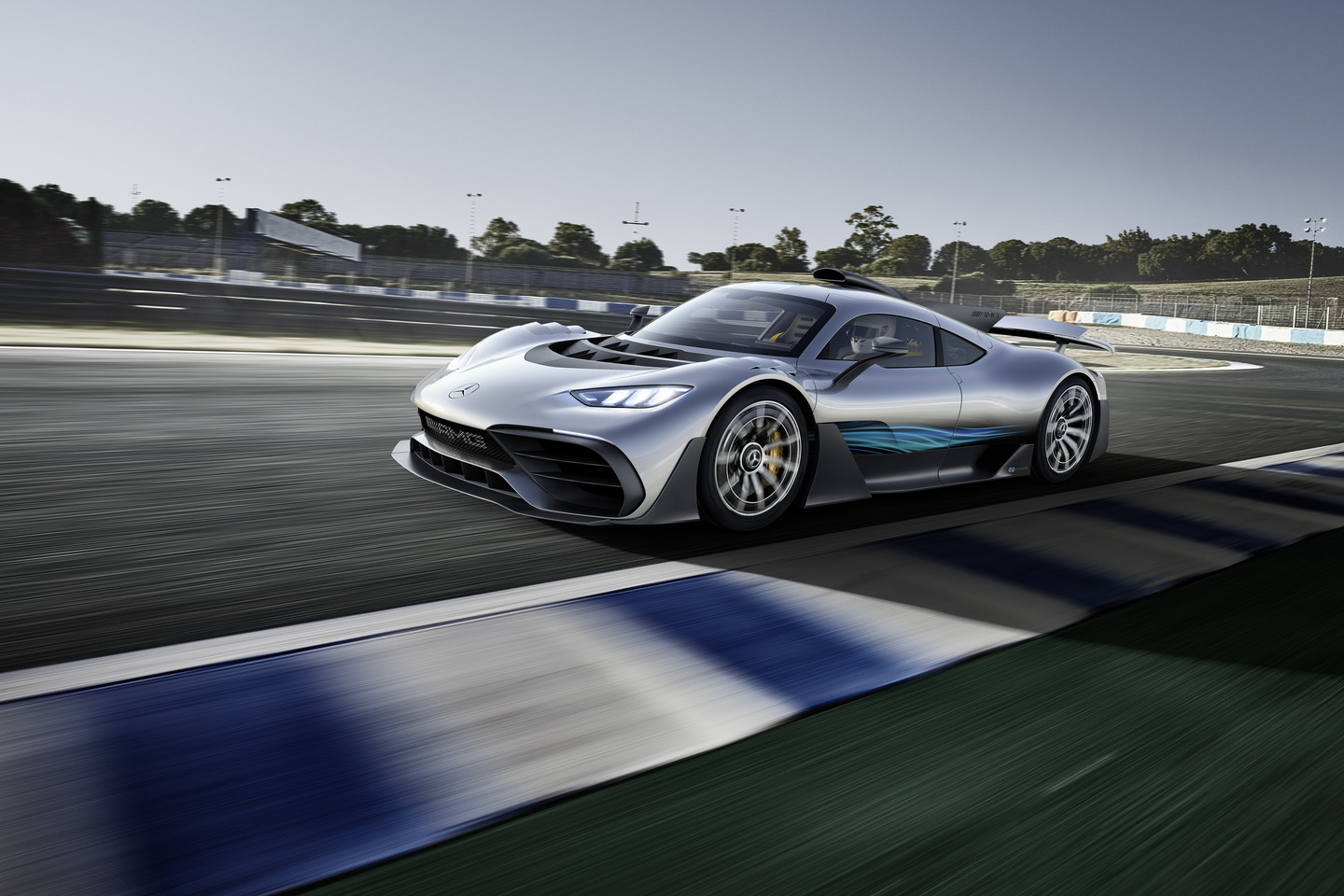  „Project One“ automobilio pagrindas – hibridinė sistema, naudojama ir „Mercedes“ F-1 ekipos boliduose.<br> Gamintojo nuotr.