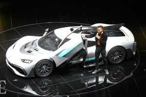 „Mercedes-AMG“ pristatė automobilį lyg iš kito pasaulio: 5 varikliai ir 1000 AG