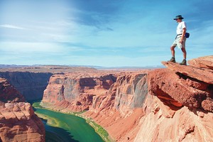 Mirštantieji savo kelią anapus lengvina nutrūktgalviškais nuotykiais