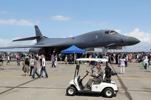 JAV pasiuntė į Europą dar du strateginius bombonešius