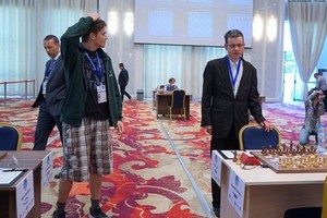 Be kelnių žaisti atėjusiam didmeistriui įskaitytas pralaimėjimas