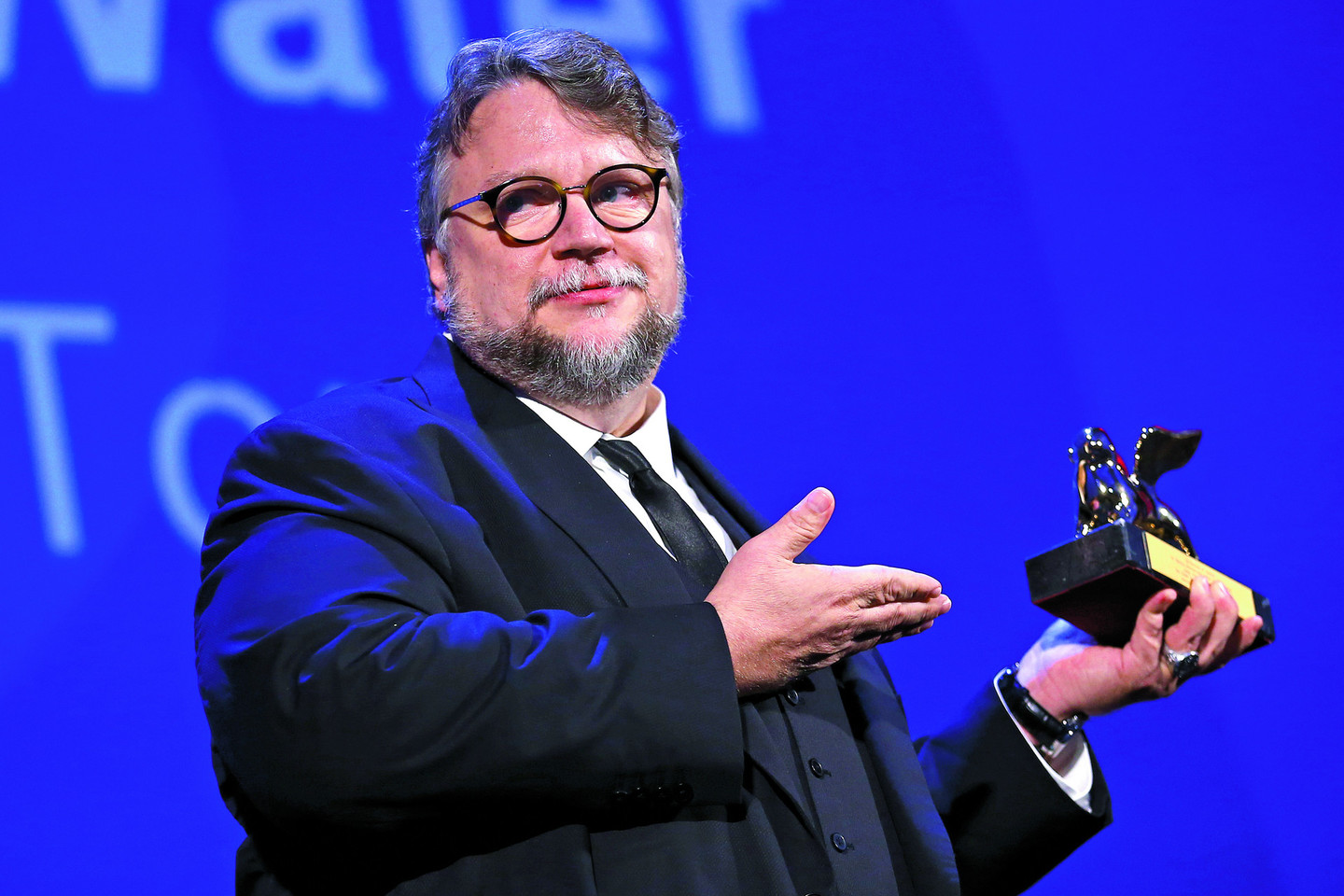 Venecijos Auksinį liūtą gavęs G.del Toro sakė: "Pergalė patvirtino, jog reikia išlikti ištikimam savo tikėjimui, kad ir kuo tikėtum.  Mano atveju tai - monstrai."<br>„Scanpix“ nuotr.
