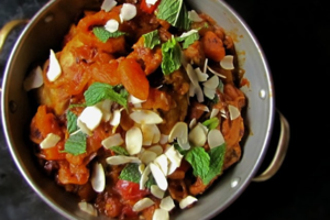 Vištienos troškinys su abrikosais nuspalvins lietingą dieną ir nustebins svečius