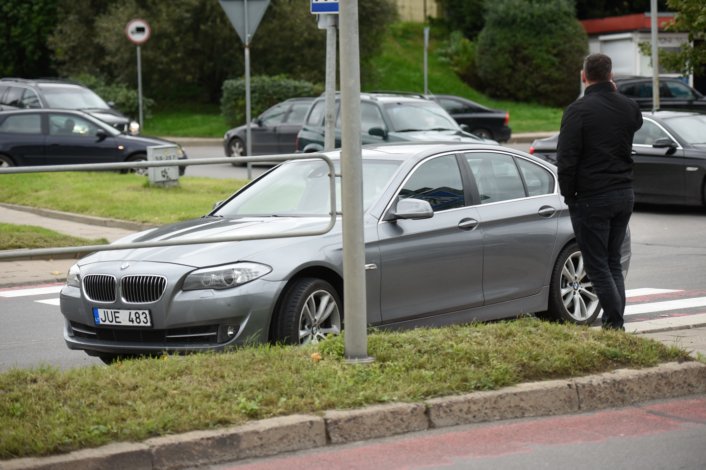  Pėsčiųjų perėjoje BMW partrenkė merginą.<br> D.Umbraso nuotr.