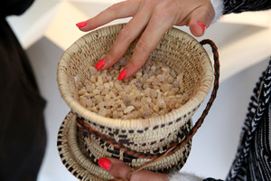 Tautų mugėje siūlo prekę vos už du eurus: sako, kad ji turi ypatingų galių