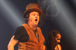 Į Vilnių po 10 metų grįžęs Zucchero džiugino žiūrovus: širdis, šėlsmas ir laiko patikrinti hitai