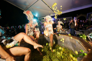 Pažaislio vienuolyne pasijuto lyg Italijoje: trypė vynuoges basomis kojomis