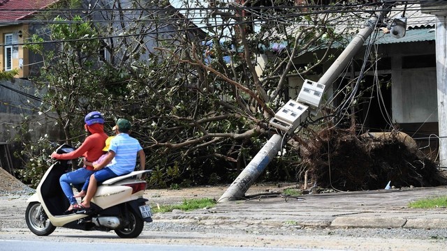 Pietinę Japonijos dalį siaubia galingas taifūnas