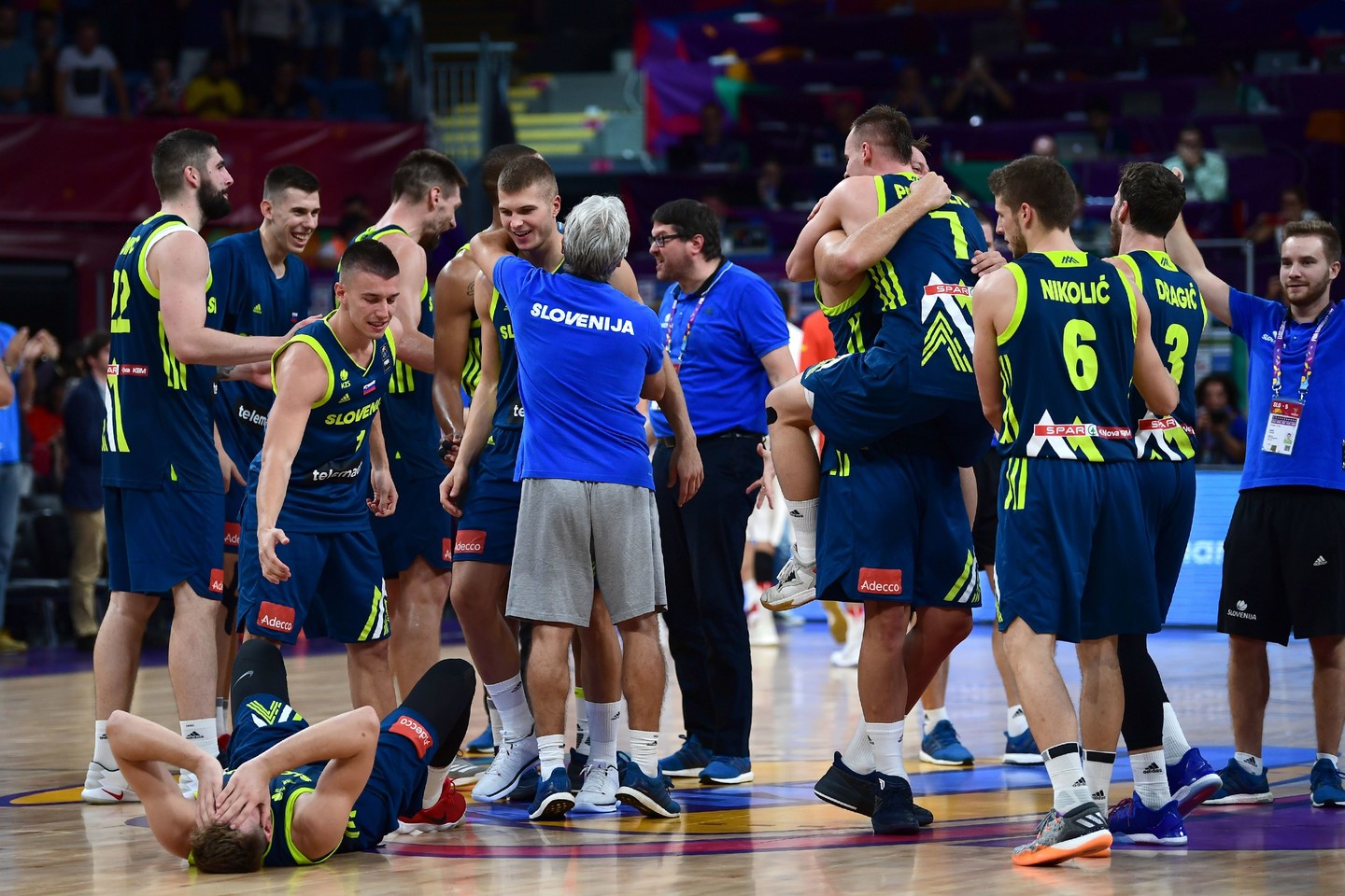 Slovėnijos rinktinė pusfinalyje ispanus sutriuškino.<br> AFP/Scanpix nuotr.