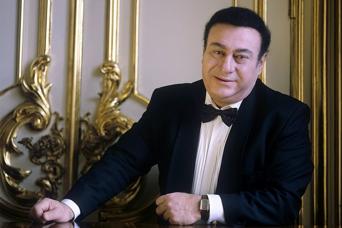  Operos solistas Z.Sotkilava dainavo pagrindines tenoro partijas Maskvos Didžiojo ir kitų pasaulio teatrų spektakliuose.