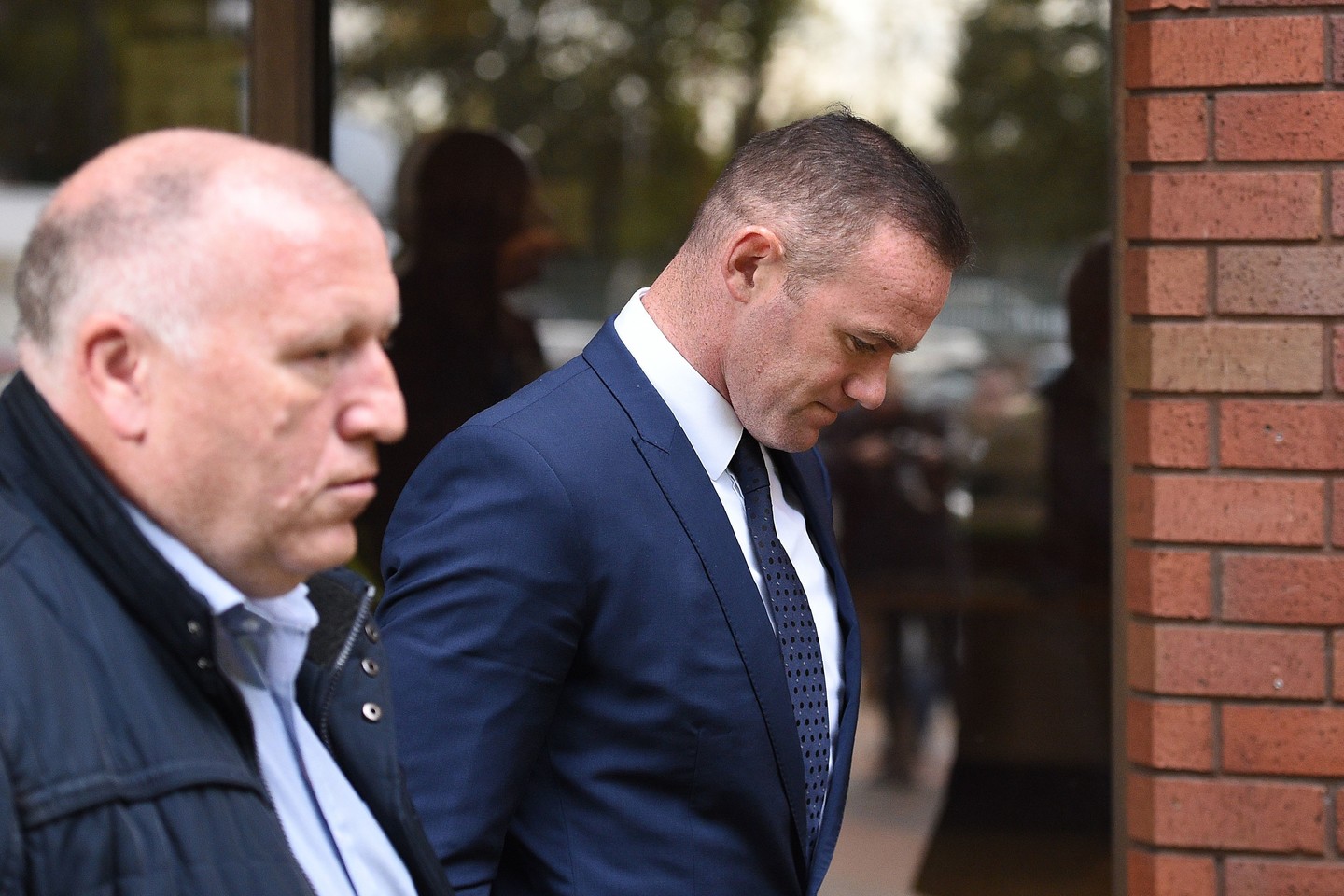 Wayne'as Rooney ilgokai negalės sėsti už vairo<br> AFP/Scanpix nuotr.