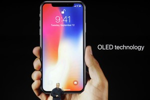 Įvardijo priežastis, kodėl žmonės pirks įspūdingą sumą atsieisiantį „iPhone X“