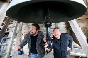 Unikalaus kūrinio autoriai važinėja po šalies miestelius ir įrašinėja varpus