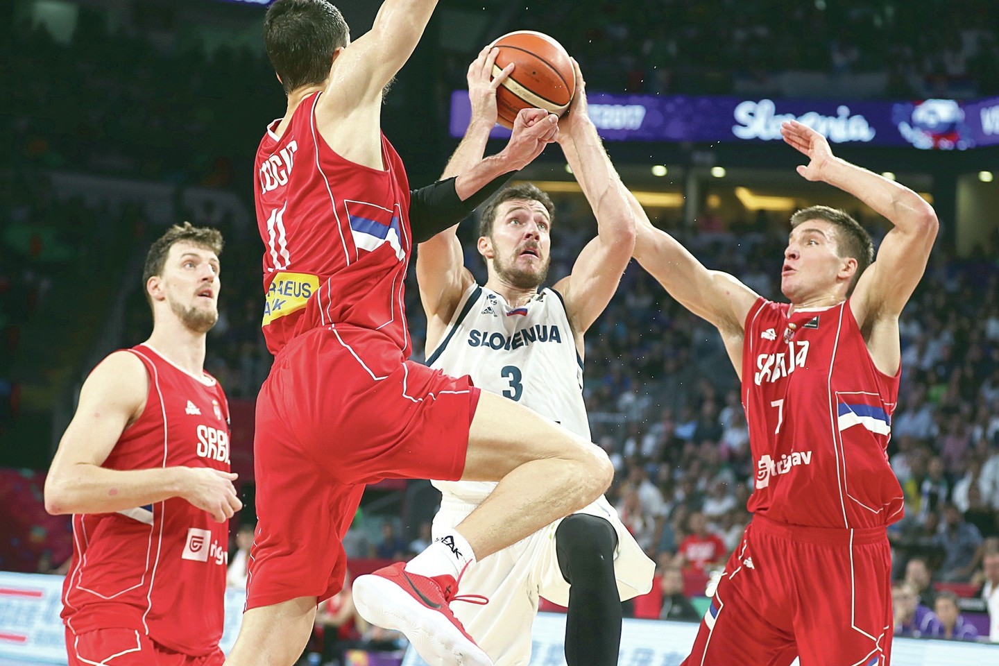 Serbai ir vėl pralaimėjo finale