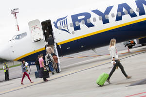 „Ryanair“ pasidavė: paskelbė visus skrydžius, kurie bus atšaukiami
