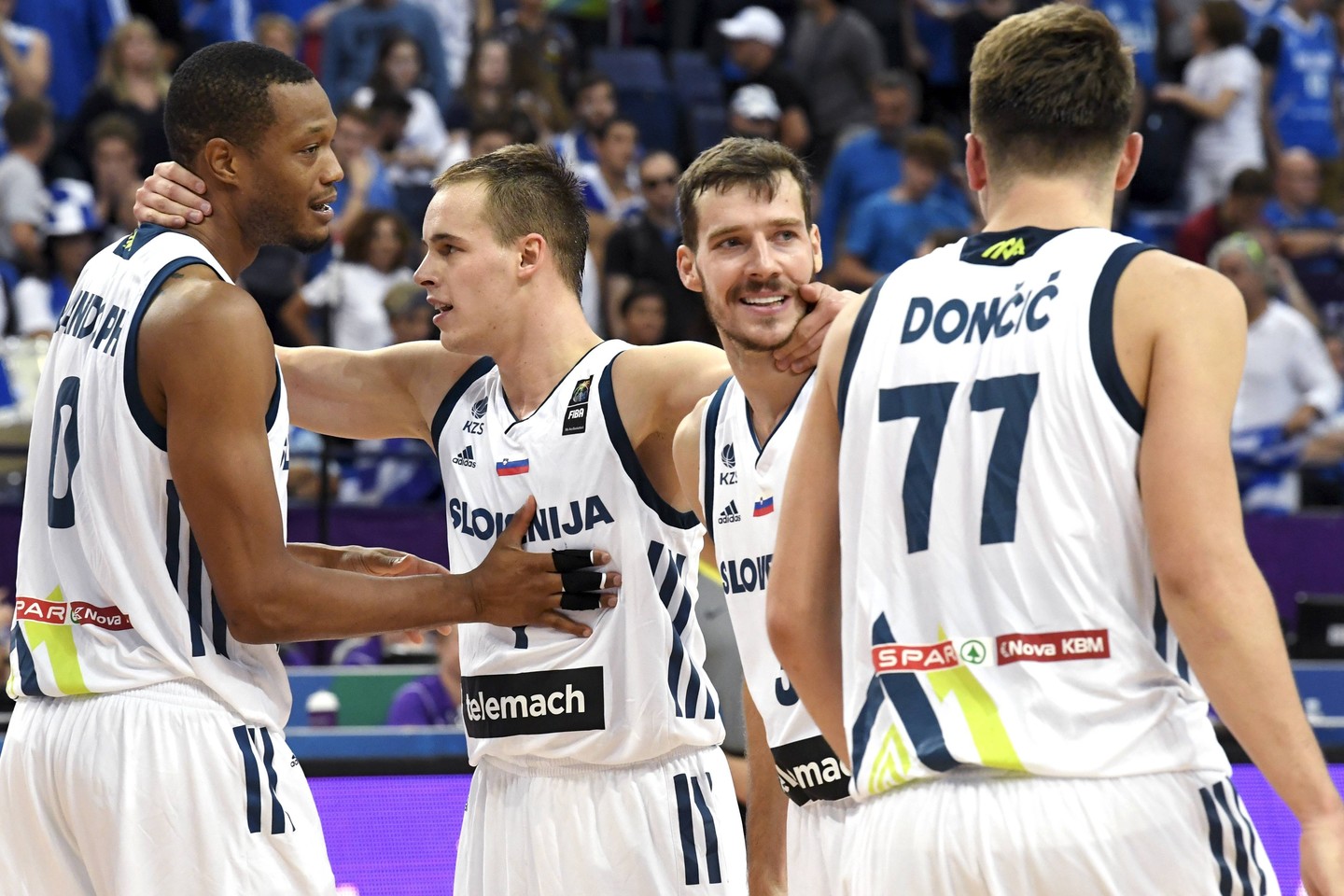 Europos čempione tapusi Slovėnijos rinktinė iki šiol nė sykio nebuvo laimėjusi žemyno pirmenybių medalių.<br>AFP/Scanpix nuotr.